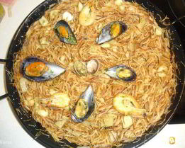 Жареные макароны с морепродуктами