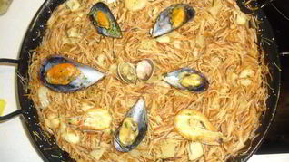 Жареные макароны с морепродуктами