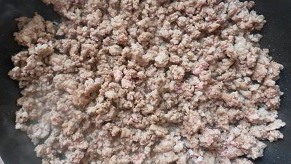 золотистая паста фузилли с мясным фаршем