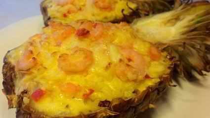 ананас, фаршированный креветками