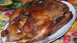 Индоутка с яблоками в рукаве