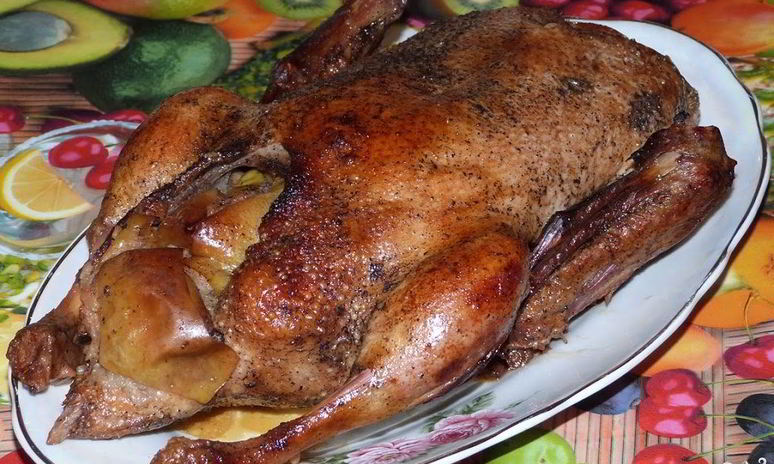 Рецепт индоутки с яблоками в рукаве