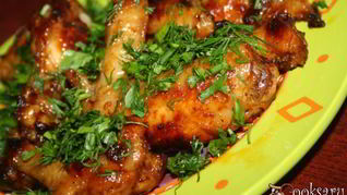 Крылышки, запеченные в томатном соке в мультиварке