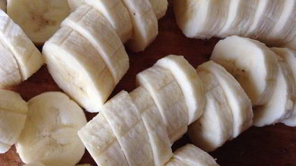 куриная грудка с арахисом и бананами