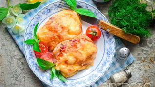 Куриная грудка с помидорами и сыром в духовке