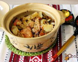 Куриное филе с овощами в горшочках