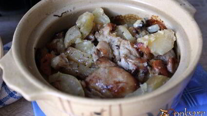 куриное филе с овощами в горшочках