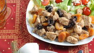Куриное филе с сухофруктами и розмарином