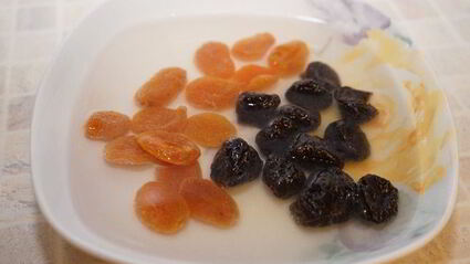 куриное филе с сухофруктами и розмарином