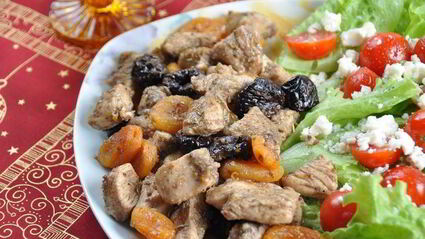 куриное филе с сухофруктами и розмарином