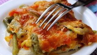 Курица под овощами в духовке