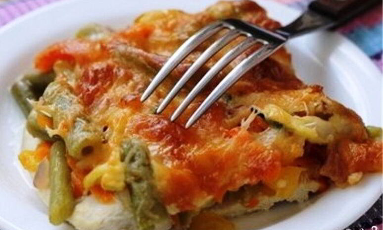 Рецепт курицы под овощами в духовке