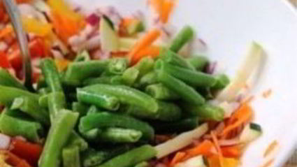 курица под овощами в духовке