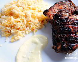 Курица с приправами и чесночным соусом