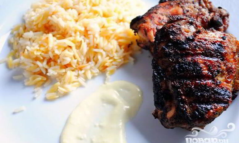 Рецепт курицы с приправами и чесночным соусом