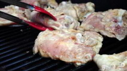 курица с приправами и чесночным соусом