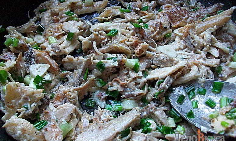 Рецепт курицы в сметане с чесноком и зеленью