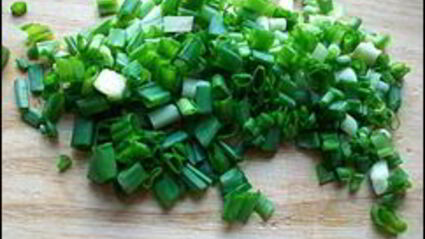 курица в сметане с чесноком и зеленью