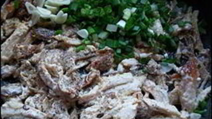 курица в сметане с чесноком и зеленью