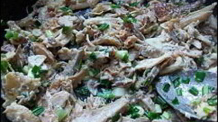 курица в сметане с чесноком и зеленью