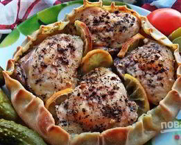 Курица, запеченная в съедобной тарелке