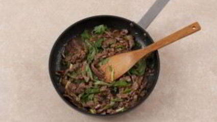 мясо с базиликом