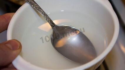 мясо в сметанном соусе с грибами на сковороде