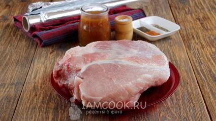 окорок свиной, запеченный в духовке в фольге