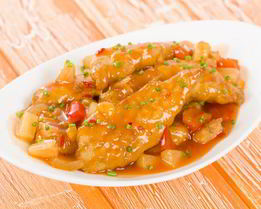 Сочная курица с ананасами в кисло-сладком соусе