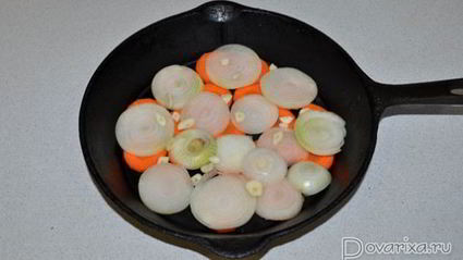 свиная грудинка, запеченная с пивом