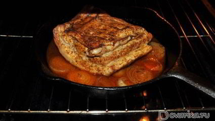 свиная грудинка, запеченная с пивом