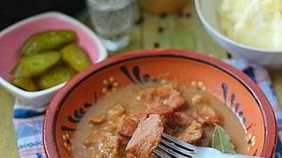 Свинина в луковом соусе — мясо по-еврейски