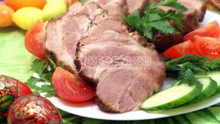 Свинина запеченная с чесноком и розмарином