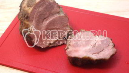 свинина запеченная с чесноком и розмарином