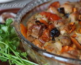 Свинина, запеченная с овощами и черносливом
