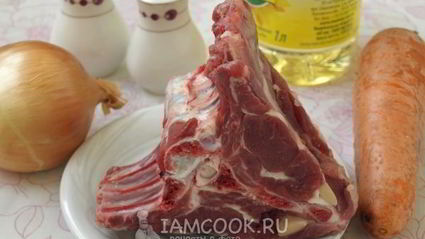 тушеная баранина с луком и морковью