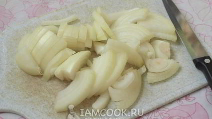 тушеная баранина с луком и морковью