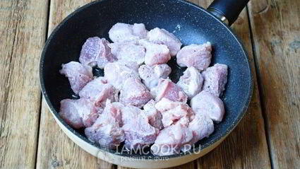 тушеная свинина с помидорами