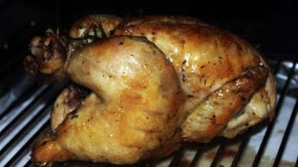 запеченая курица над слоем соли