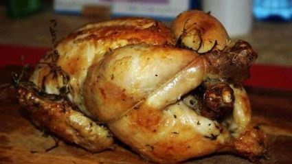 запеченая курица над слоем соли