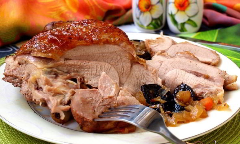Рецепт запеченного бедра индейки с черносливом
