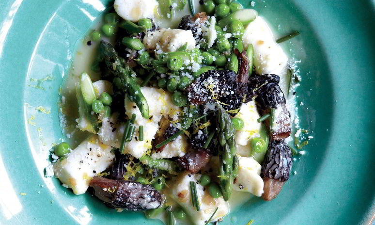 Рецепт ньокков со сморчками в соусе из голубого сыра