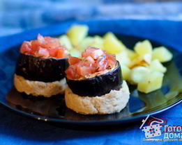 Баклажаны с пюре из белой фасоли и картофелем