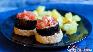 Баклажаны с пюре из белой фасоли и картофелем