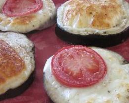 Баклажаны, запеченные с сыром моцарелла