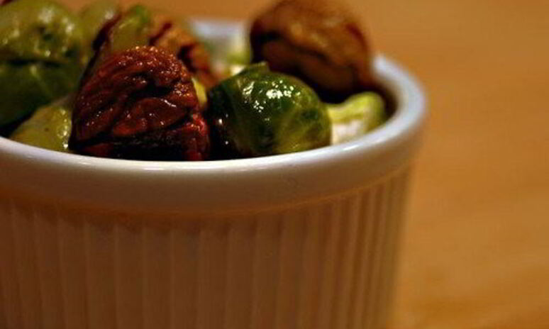 Рецепт брюссельской капусты с каштанами и шалфеем