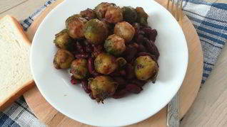 Брюссельская капуста с красной фасолью