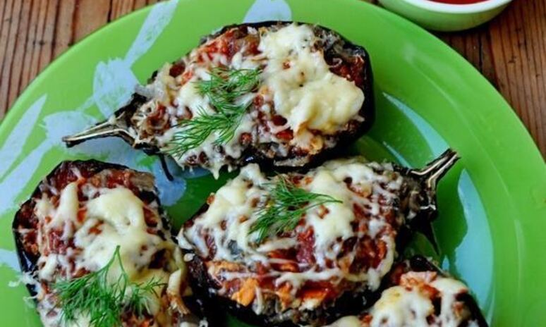 Рецепт фаршированных баклажанов под сырной корочкой