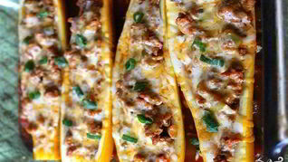 Кабачки с индейкой под грибным соусом