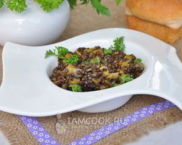 Кабачки тушеные в морковном соке c чечевицей